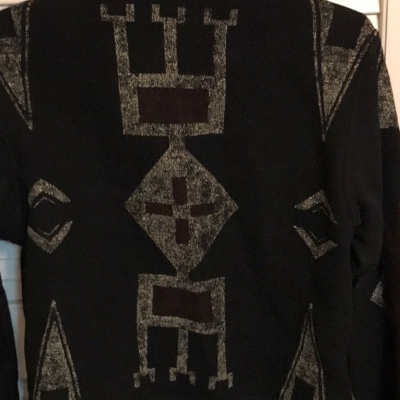 Preowned Chico’s Blanket jacket Southwestern Graphics - sz 2 - Picture 6 of 8